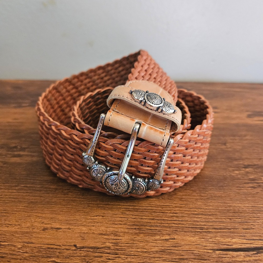 Woven Leather Belt Women's‎ Size M Brown Embossed Silver Buckle Accent Western